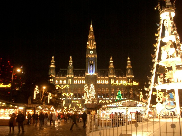 ウィーン市庁舎とクリスマスマーケット